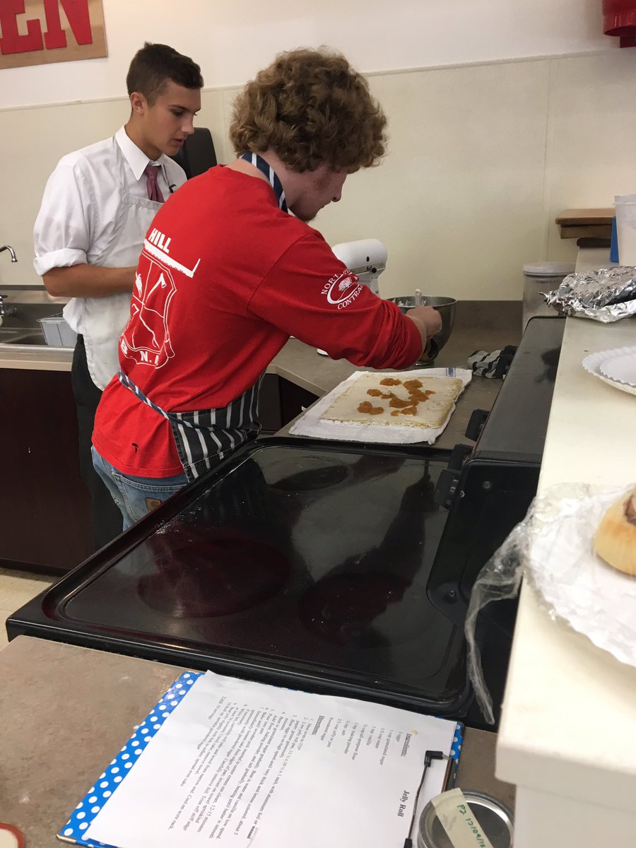 MrsMoralesCBNA's tweet photo. Jelly/cream rolls today in period 6 Foods 1 🍥 https://t.co/c8arCcOcpN