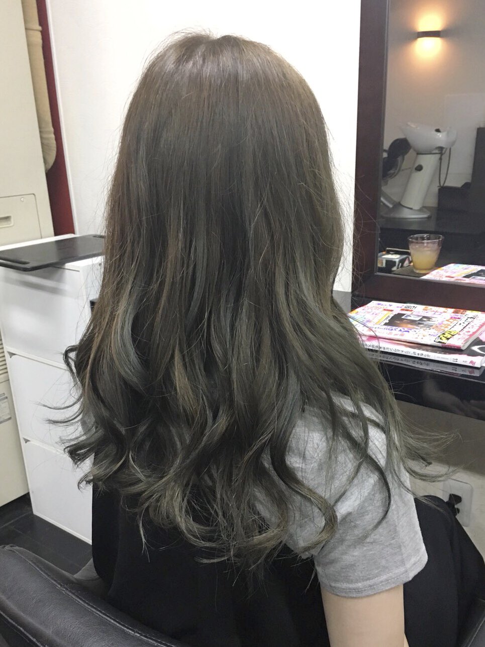 ヘアーラウンジカルネ 熊谷真人 透明感とくすみ感max ブルーアッシュ の外国人風スタイル T Co Hdddaeapuf 滝川市美容室 滝川美容室 カラー ヘアカラー アッシュ グレージュ アッシュベージュ アッシュグレージュ くすみカラー 外国