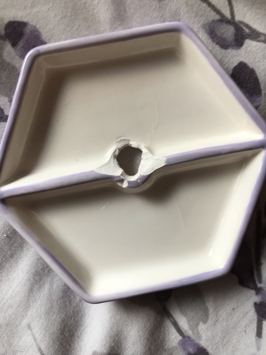 stephyh86's tweet photo. @ASOS_HeretoHelp received my new jewellery stand, wrapped in minimal bubble wrap, fragile written no where on the box! No wonder it’s damaged and snapped off! Will be sending back for a refund but this is poor packaging of an item I really wanted! I don’t trust you to resend! https://t.co/fE65qUx1KN