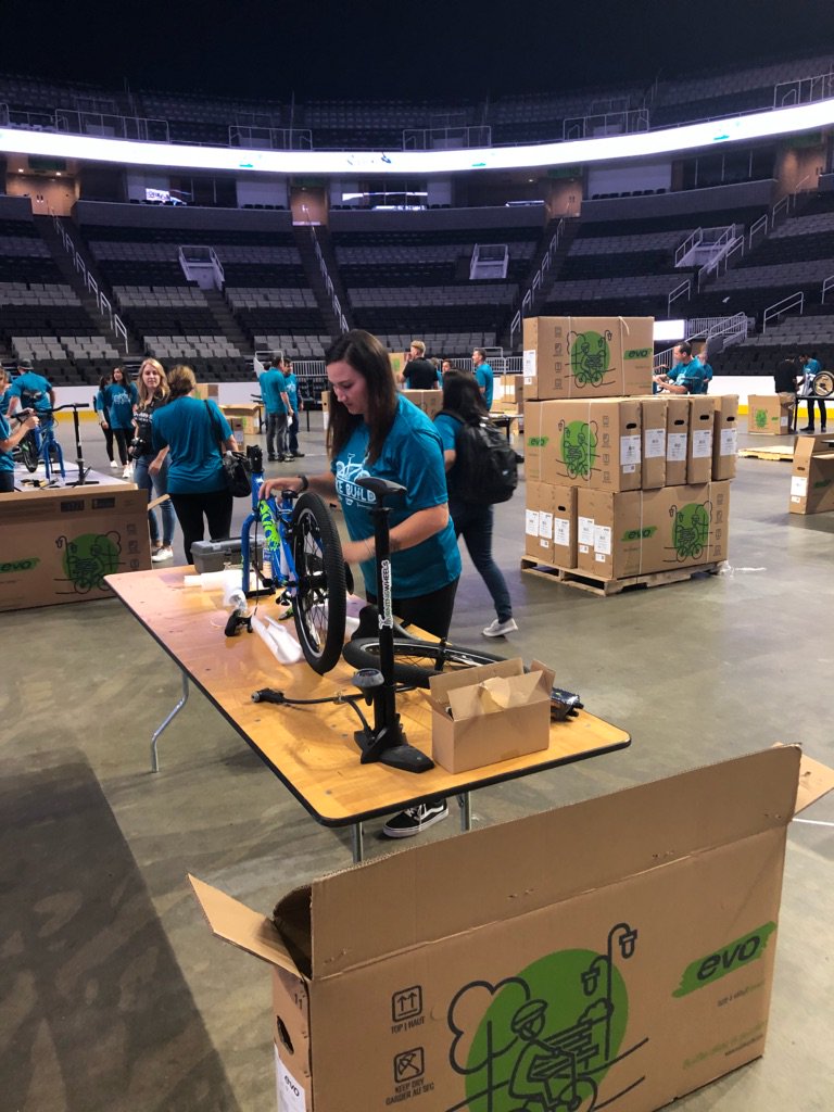 CommonWealthCCU's tweet photo. Today is National Do Something Nice Day! Here at #CWCCU we like to help out our local communities all year long. Below are some of our favorite events this year. What do you do to lend a helping hand in your community? #neighborhoodbanking #commonunity #we'reheretohelp https://t.co/fcUZyCZ4aC