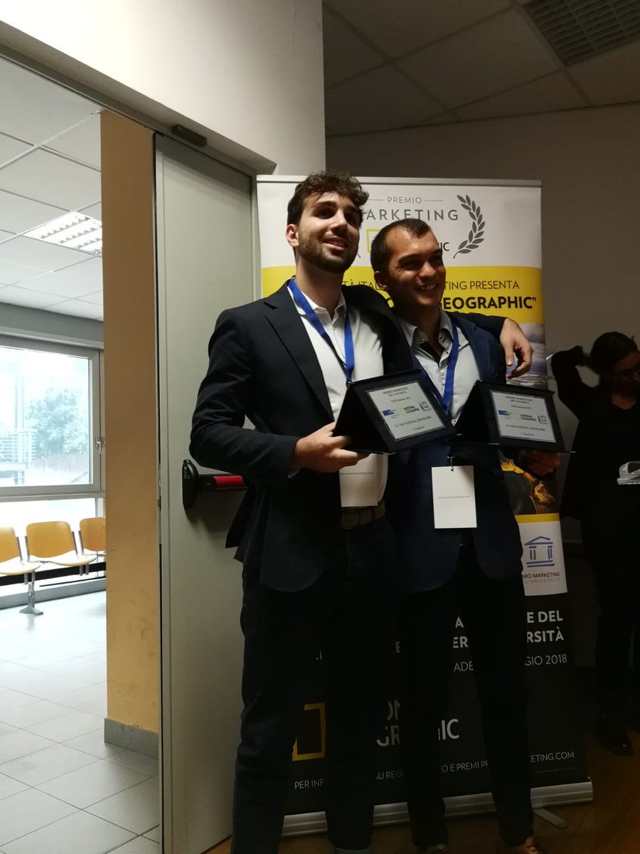 SIMktg's tweet photo. I Vincitori del #PrimoMarketing quest'anno vengono dalla @SapienzaRoma e sono Flavio Caporossi e Matteo Di Palma.
In 2^ e 3^ posizione troviamo Martina Riccitelli e Claudia Raponi (Università di Roma - Sapienza) e Jessica La Rosa e Gianluca Mazzi (Università di Verona) https://t.co/BmxorTvVic