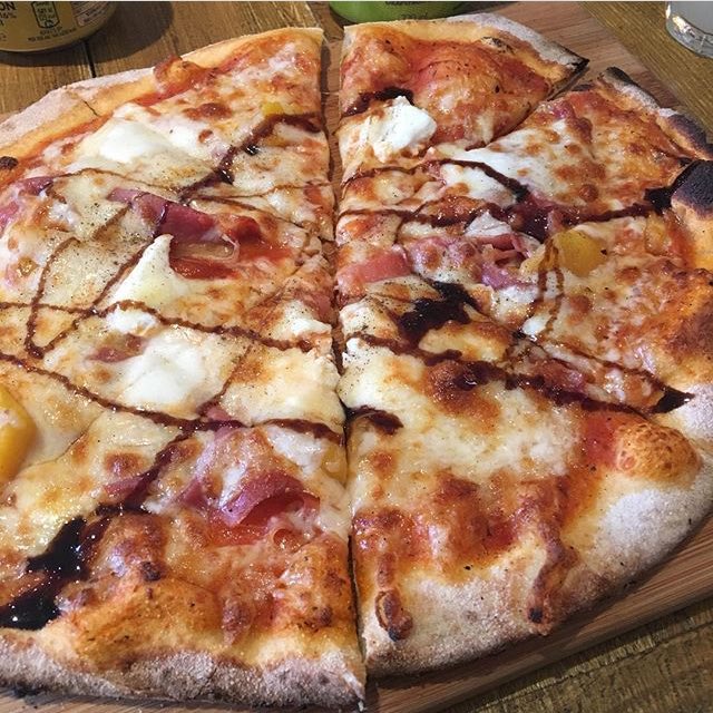 Weekend treats ☕️🥓🍕 
Cutest little guy in the second photo 🙈 
See you tomorrow!

#plumppartridge #breakfast #pizza #coffee