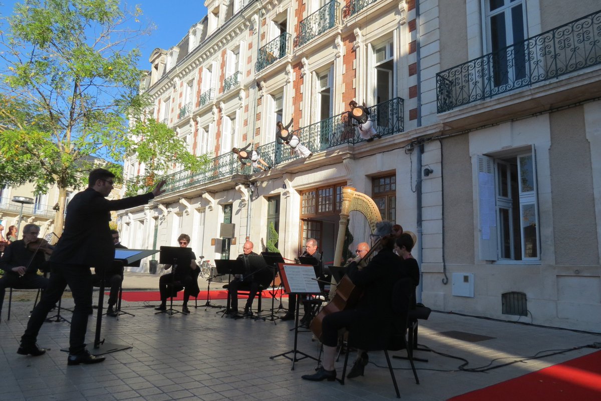 Inauguration des nouveaux studios de Grenouilles Production, en présence de d'Isabelle DILHAC <a href="/Prefet86/">Préfet de la Vienne</a> et d'Alain CLAEYS, maire de @poitiersfr