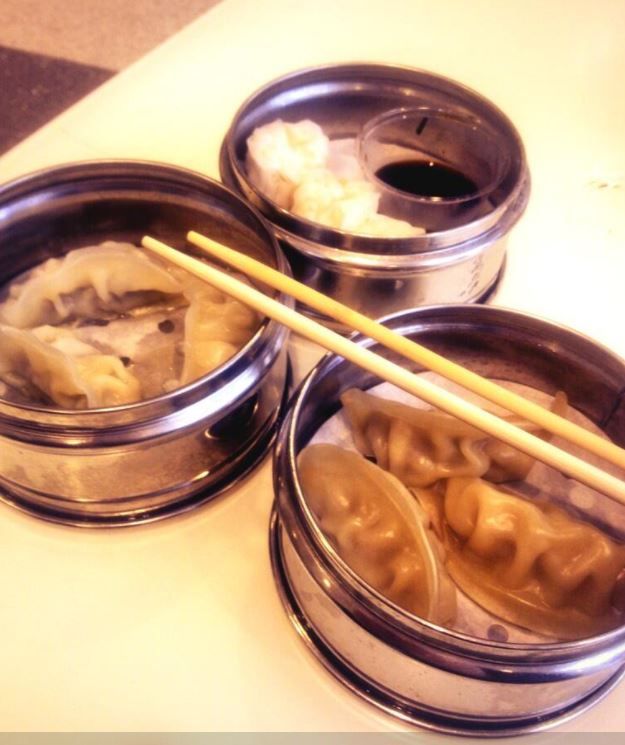 METintl's tweet image. Having #diversity in its identity, BU's dining halls hold "International Food Day" throughout the year. This Sunday, Oct 7, #DimSumDay will be back at the West Campus with some spring rolls, dumplings and potstickers! buff.ly/2R8cl4X