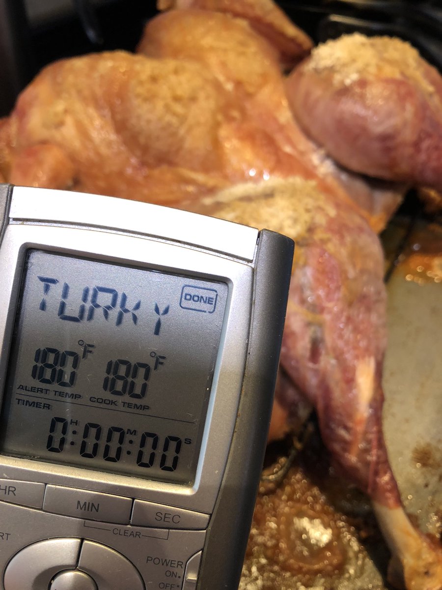 CrossroadsMrkt's tweet image. Less then 2 hours and this beauty has crispy skin with the most moist meat #spatchcocked #workingwithabutcher #thanksgivingshortcut