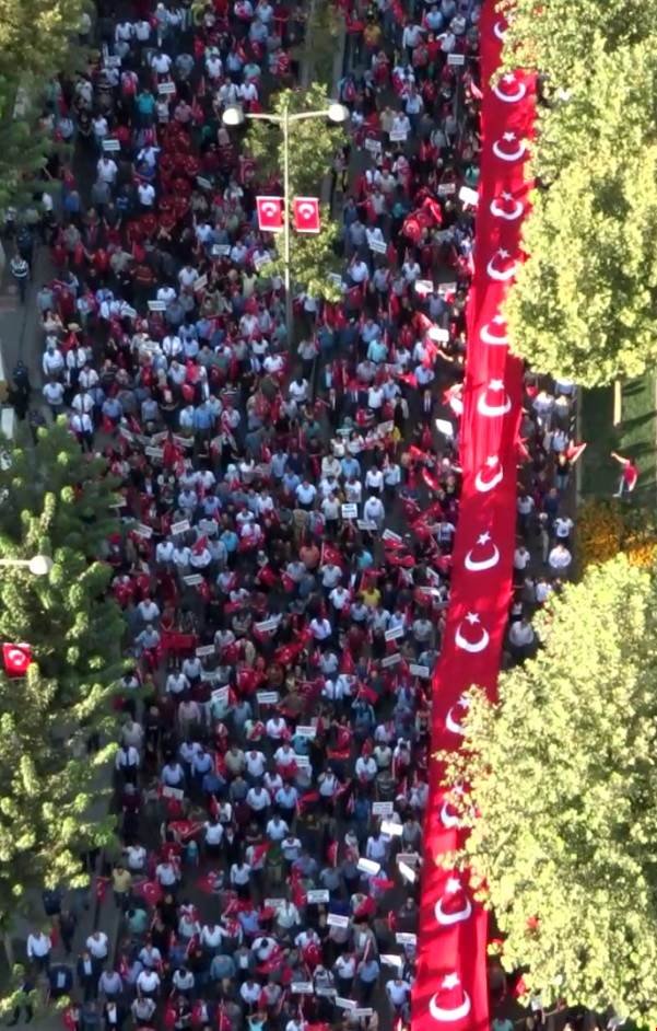Kardeşliğimize kastedenlere karşı yürüdük.
Terörü lanetledik!
Batman’ın gücünü gösterdik...
#Batman
#terörelanetolsun
#Başaramayacaksınız