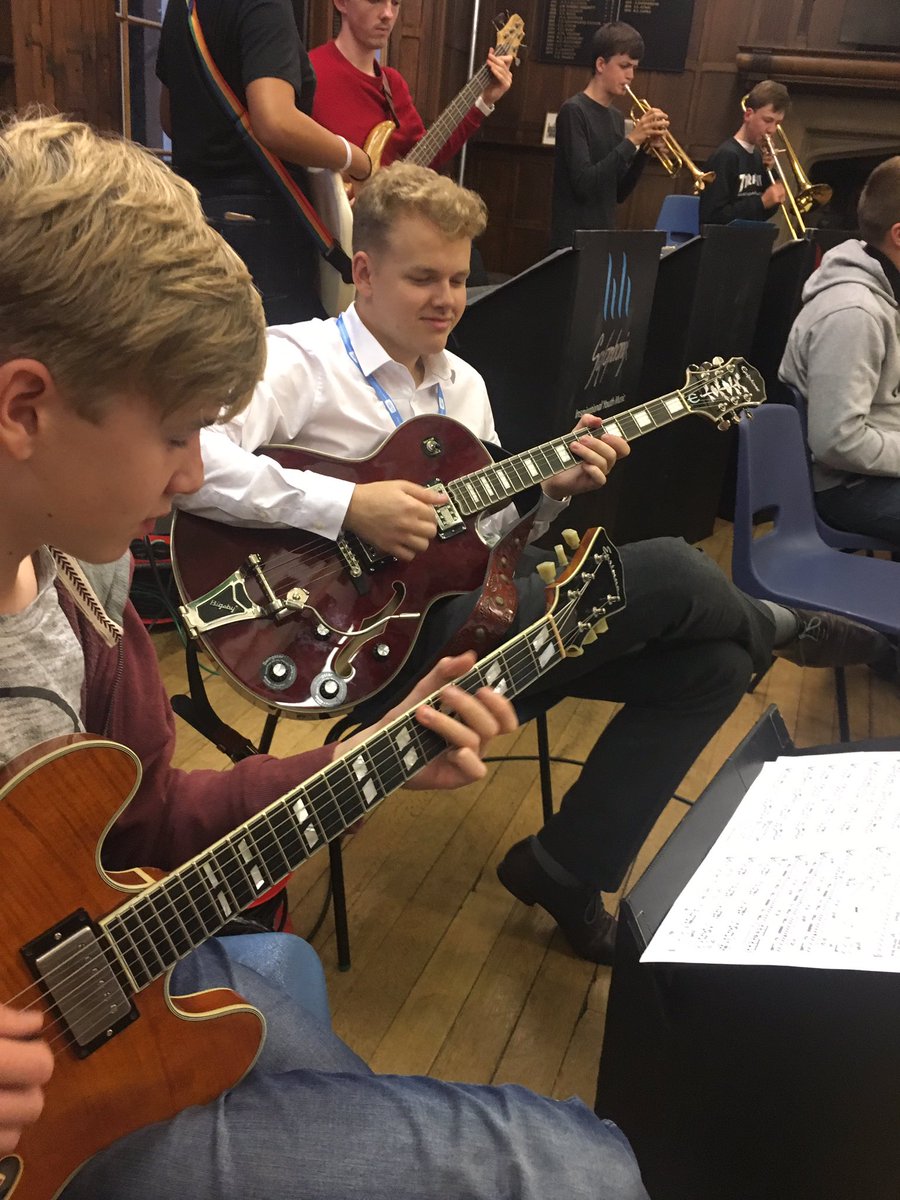 hhjazzintern's tweet photo. Lovely to see so many smiling faces at Fusion last night! Among other faces 😂 @hhguitar1 @HHMusicSchool @hhyouthjazz @hhjazzstaffs #fusion #saycheese #hhmusic https://t.co/agH5hdz449