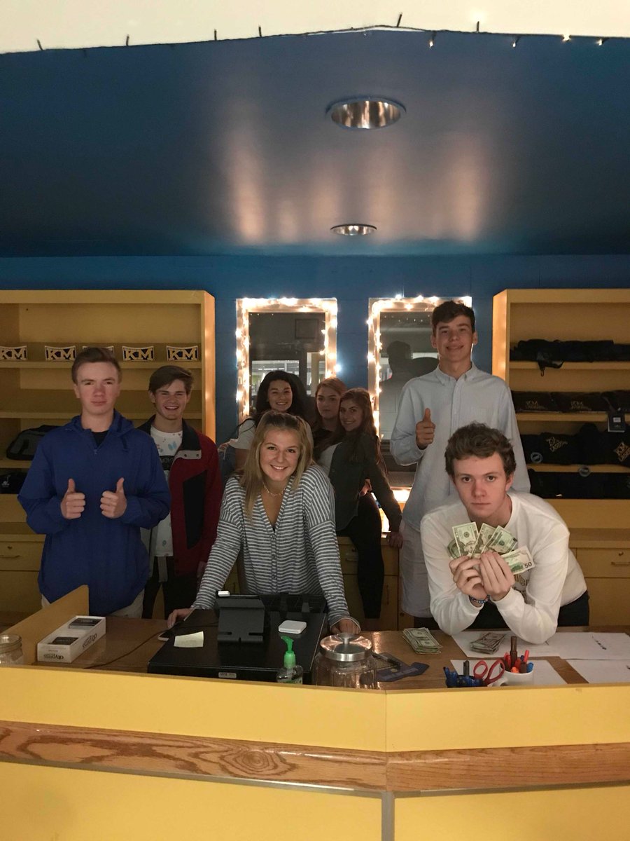 KMDECA's tweet image. For Day 5 of #DECASBEWEEK here are some of our amazing @kmlaserlocker staff!!! They are always working hard in our Retail &amp;amp; Merchandising class to make sure you receive the best service and products! #wideca #ReadyForIt
