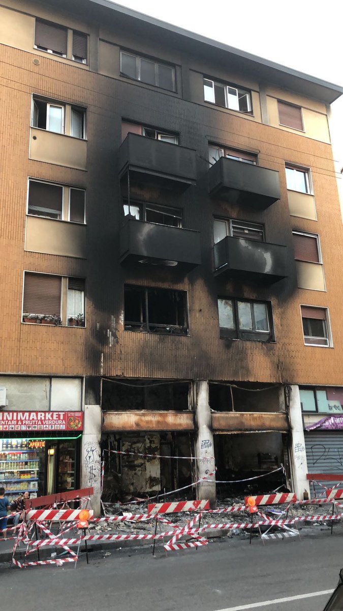 eli_grandi's tweet photo. @ViaPadovaMilano quanto tempo passerà prima che sistemino questo? https://t.co/n0nC0rD980