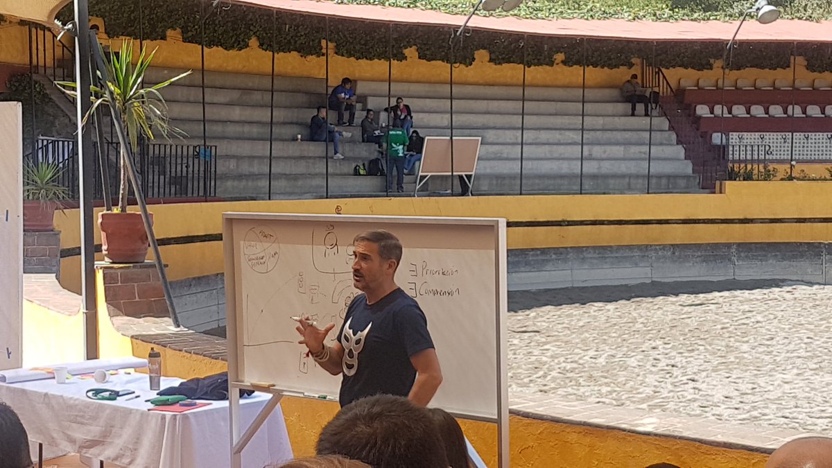 Priorización y comprensión, las responsabilidad del PO, no simplemente escribir requisitos, no es un analista #fail, debe poder hablar el mismo lenguaje de los stakeholders <a href="/angel_m/">Ángel Medinilla</a> #Agiles2018