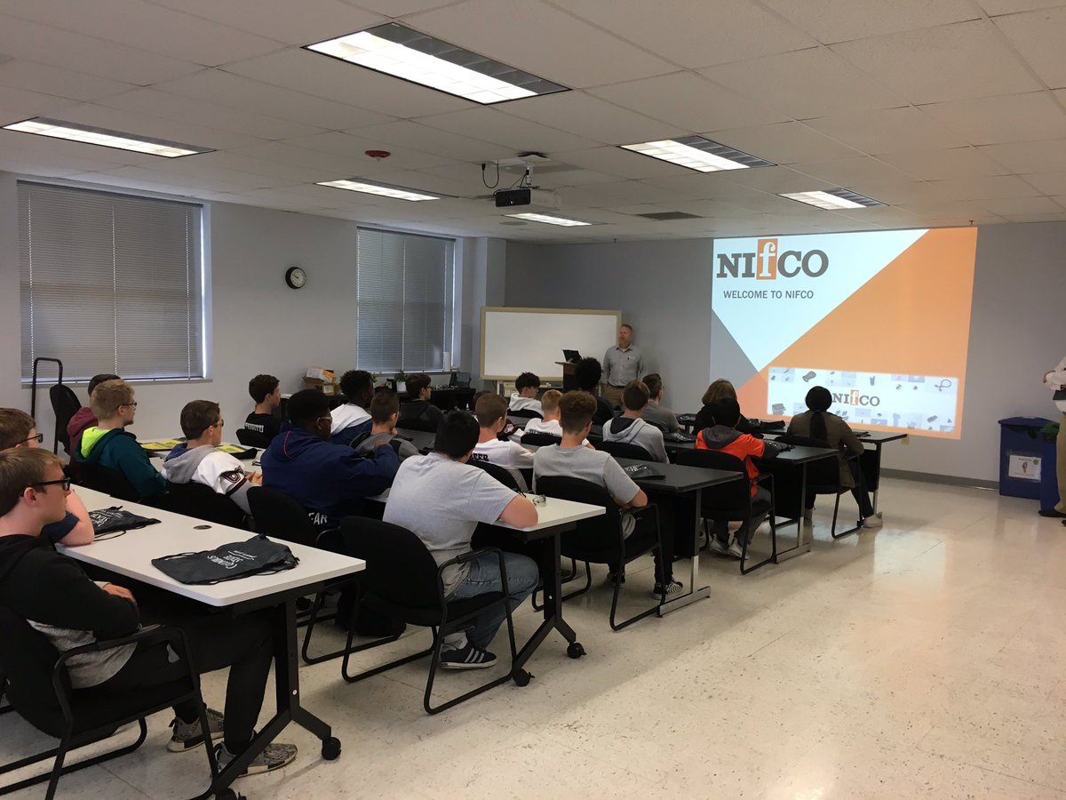 OhioOWT's tweet photo. This morning we celebrated #MFGDay18 with @CWHS_Office at @NifcoAmericaHR to learn about their company and the opportunities within. Thanks to @cscc_edu for organizing the day and teaching the students why manufacturing careers rock! #OhioWorks https://t.co/TsPB32miiN