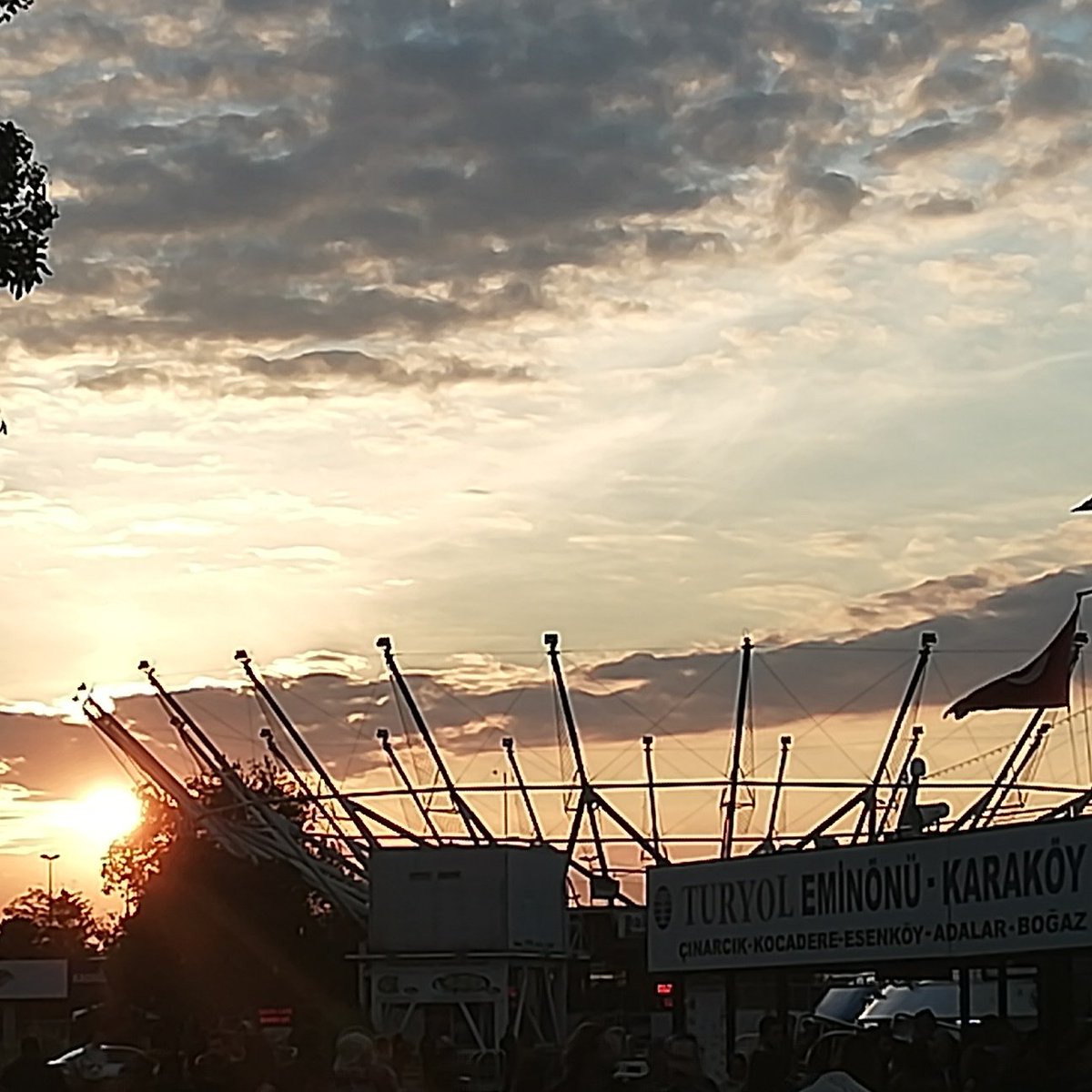 Aynı gökyüzü altındaysak hala umut vardır