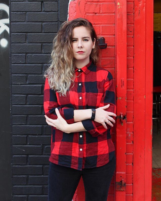 harmonylu_'s tweet photo. a strong woman looks a challenge in the eye and gives it a wink 💁🏼♀️
-
#iqbe #momoanewyork #enrougeetnoir #flannelshirt #plaidshirt #redandblack https://t.co/6u6Vl1fp88 https://t.co/Eyu65TO6GU