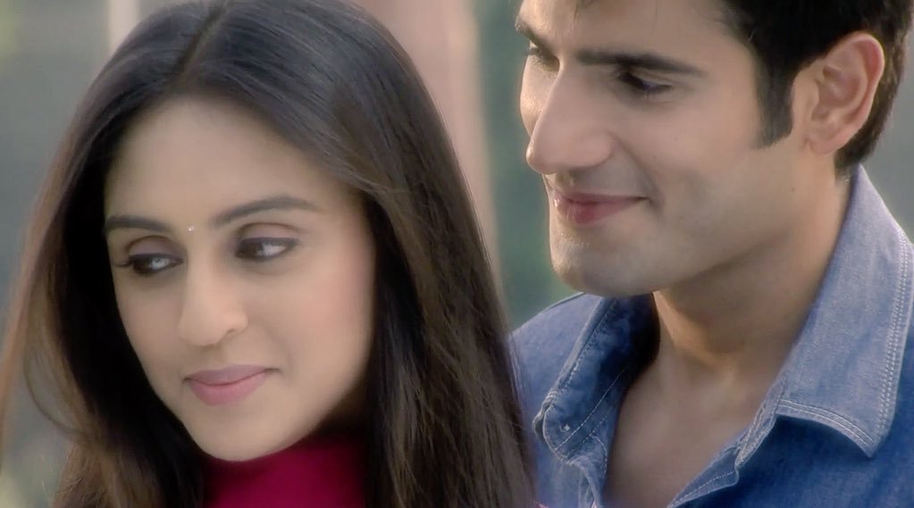 deeps_v__'s tweet image. "The First time I saw you , my heart whispered 'You are the one' and i never looked back, i made you mine forever "

@karantacker @krystledsouza 
#7YearsOfVirikaMagic
