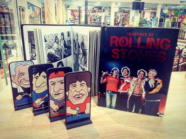 overlookstore's tweet photo. •Libro Imágenes de los Rolling Stones.
•Detalla el ascenso de la banda de rock más relevante del mundo a través de más de 350 fotografías de su trayectoria.
•Encontralo en nuestro #rockshop en el 1er piso del Palace Garden (Corrientes 755)
#rollingst… https://t.co/8oWSTzIdAQ https://t.co/bXyiS3voYQ
