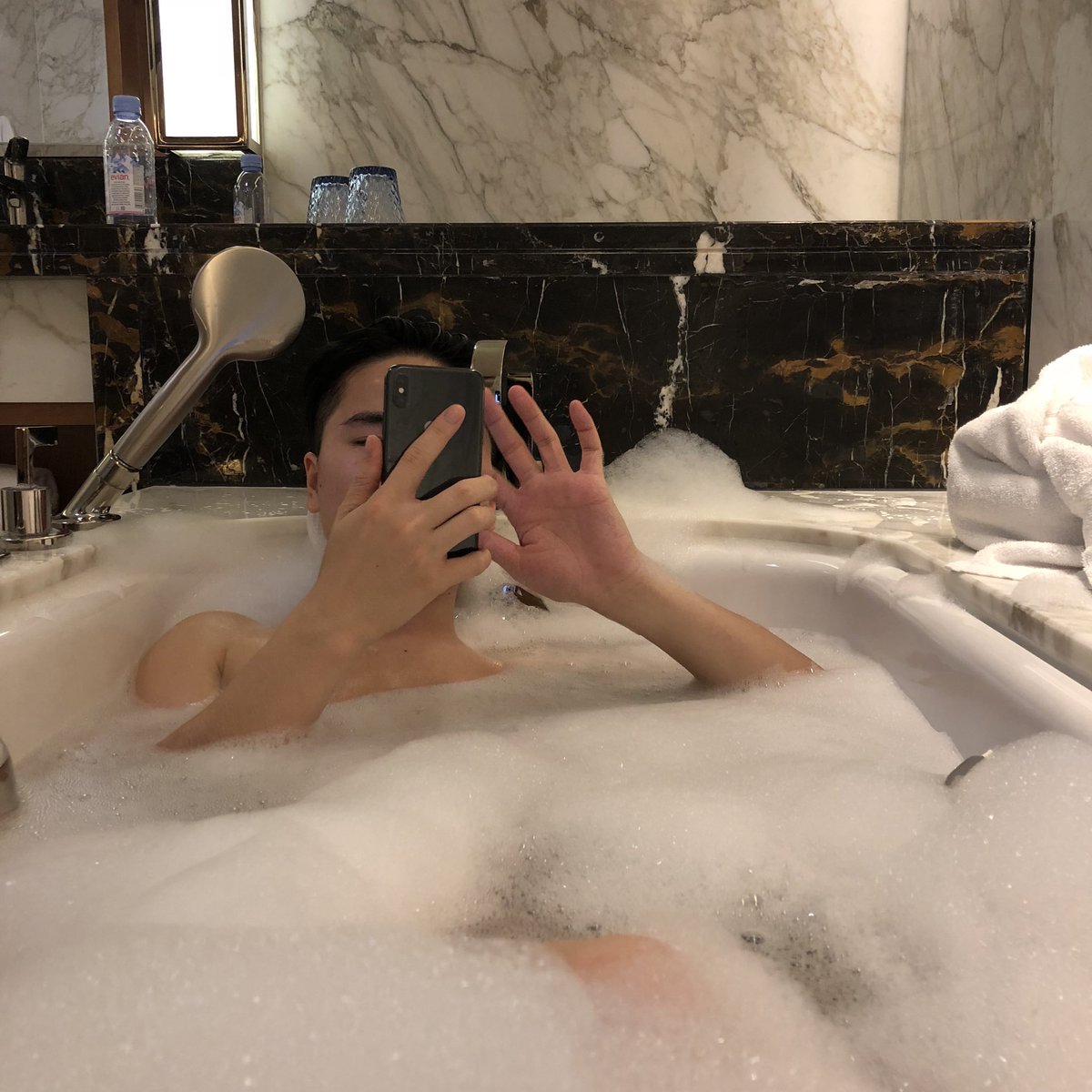 dimkept's tweet image. начал работать 14ч в сутки, чтоб хотя бы на минуту перестать думать как сильно я его люблю