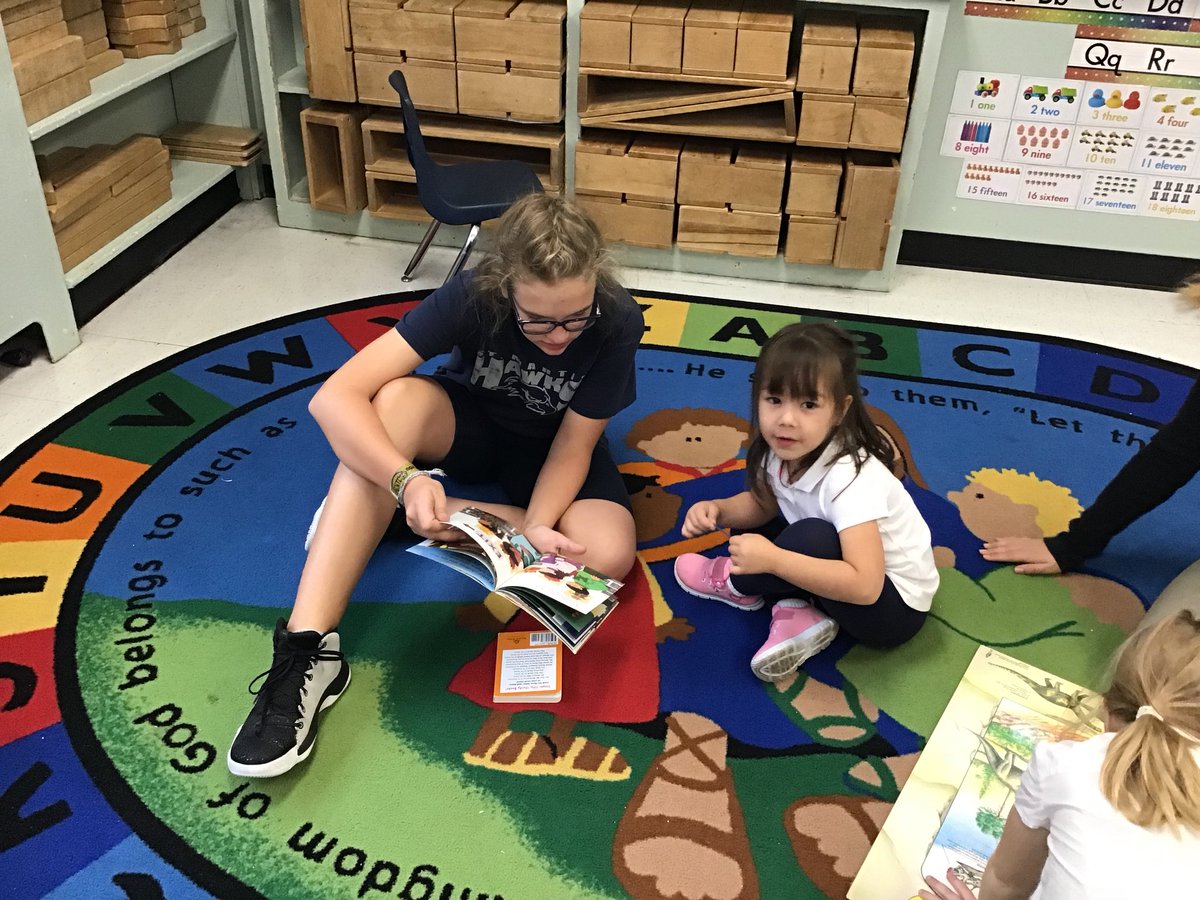 mansfielde12's tweet photo. Big and little buddy reading time. A great time for friendship and leadership. https://t.co/tFqCCf9DE7