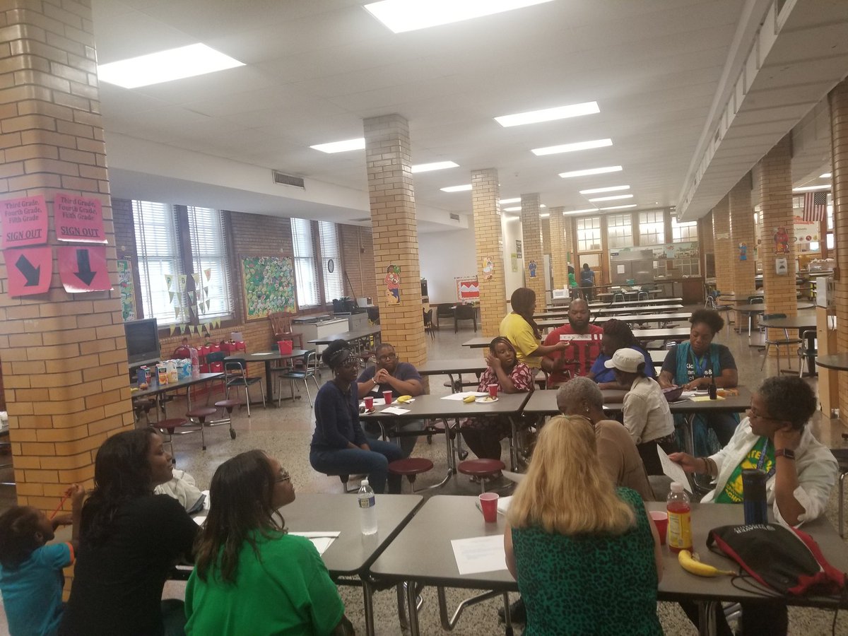 GPESGators's tweet photo. Rebuilding our parent group.  "Parents Snapping for Success". #WeAreRPS #GatorsInAction #ItTakesAVilliage https://t.co/Cgqlp7mppC