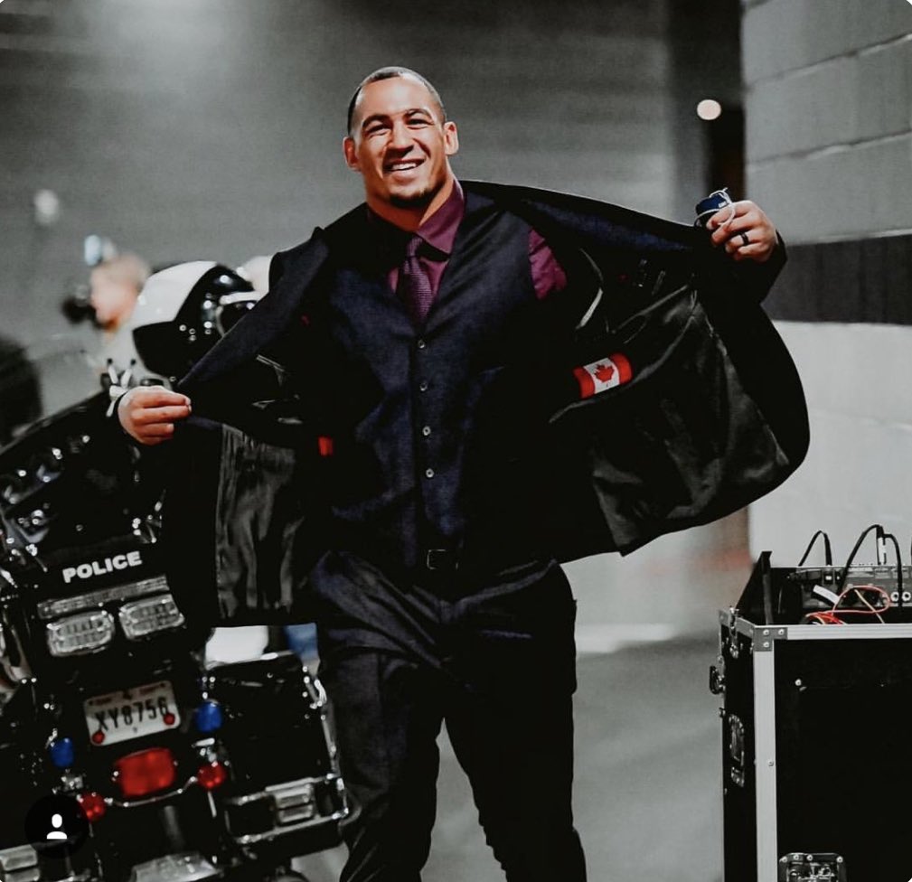 NFLCanada's tweet photo. Just going to say what everyone is thinking here...

@TCrawford98 has the best fashion sense in the @NFL! 🔥🇨🇦 https://t.co/pLfbgtBkpN