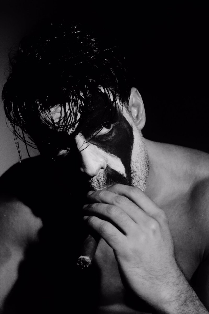 NEBBRA's tweet photo. Whoโs ready for halloween?
#boosmode #lobo #dccomics https://t.co/CQbdY3GE55
