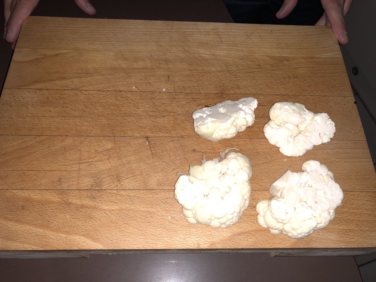 Davy_McG's tweet photo. Dear @HelloFreshUK can you advise me how to make the one on the left with what you sent me on the right?

I’m not bad in the kitchens but this is a five loaves and two fishes situation here. 

#MiracleRequired https://t.co/PuMLYcEORU