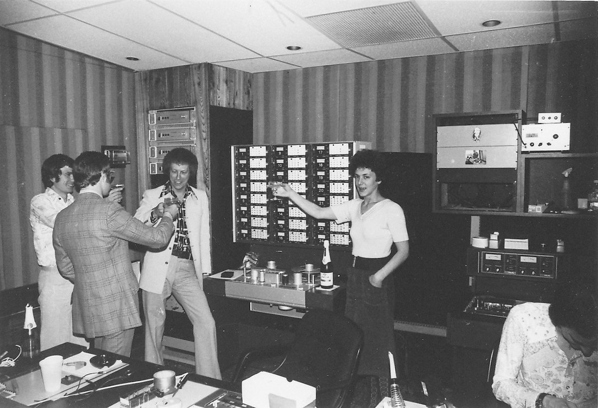 Showing off a brand new Studer A80-24! Ahh the good ol' days of analogue, when all music and sound was recorded on tape. I know that must be hard for you youngins to imagine! ;p
#GGRP50