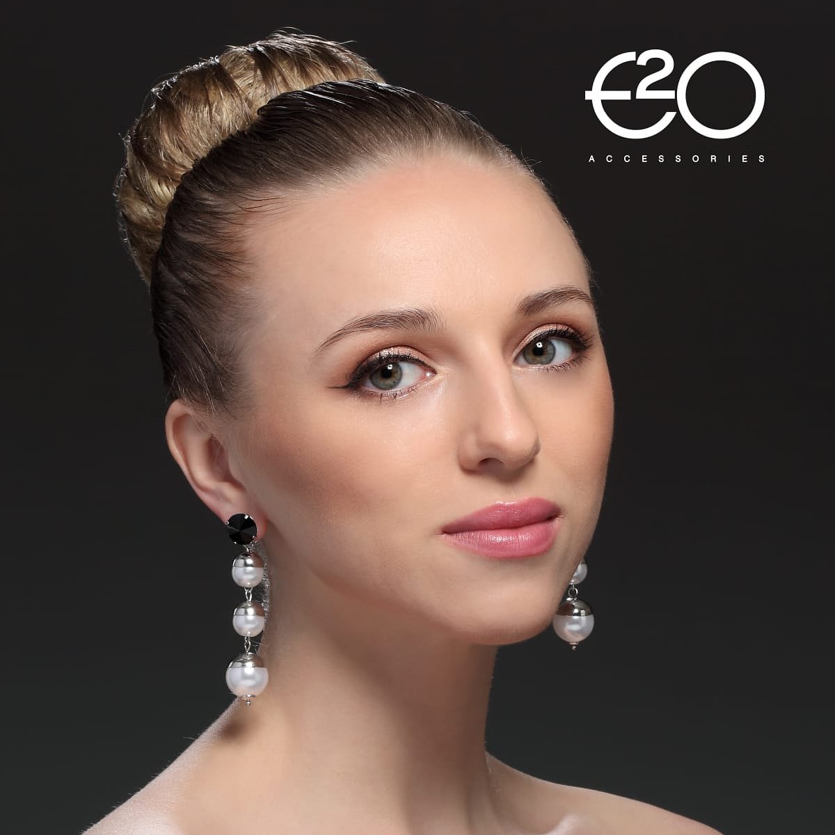 E2oFashion's tweet photo. The right pair of accessories will always change the feel of an outfit!
.
.
.
#e2o #e2ofashion #fashion #style #accessories #earrings #jewelry https://t.co/r8wwJLMvr1