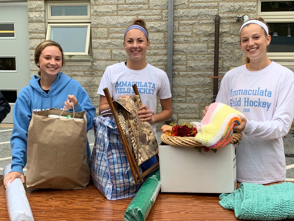 IUMightyMacs's tweet photo. Our student athletes were out this morning helping he Sisters set up for this weekend’s Camilla Hall Fall Festival! #OneIU #MacsGiveBack https://t.co/dUnoPd4l5h