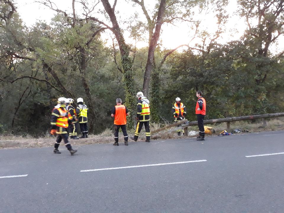 SDIS_49's tweet photo. Exercice secours routiers en cours RD751 Val du Layon (quartier Saint Aubin de Luigné): accident de circulation entre 2 voitures légères. Mise en œuvre Sinus (système d'information numérique standardisé), inter-services #samu49 #ValduLayon @Maine_et_Loire @Prefet49 #gendarmerie49 https://t.co/suqIG7ewm4