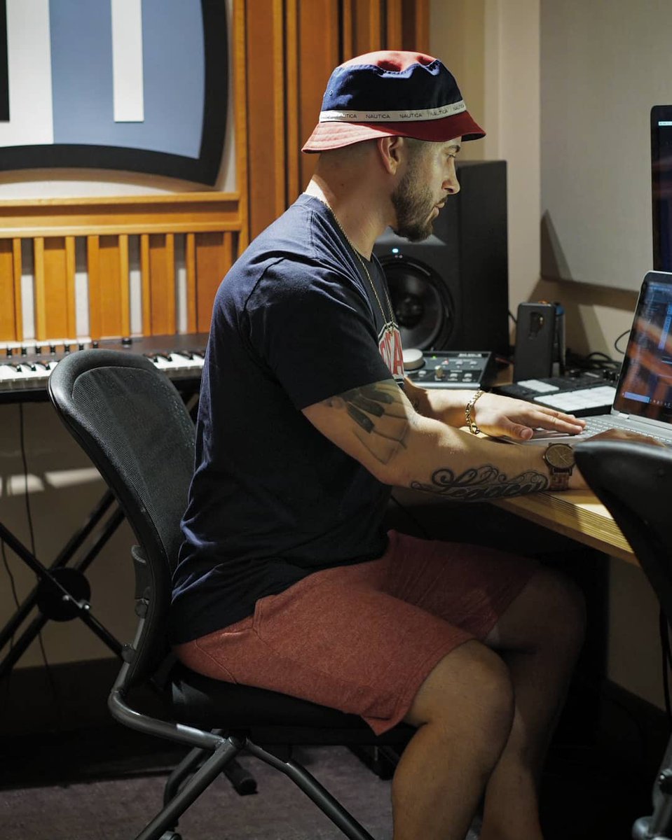 CrackaLack's tweet image. &quot;Keep your eyes on the stars, and your feet on the ground.&quot;

Last night at Patchwerk cookin up. Beat Making video drops next week. S/O @Producergrind for the shirt.

#CrackaLackOnTheTrack