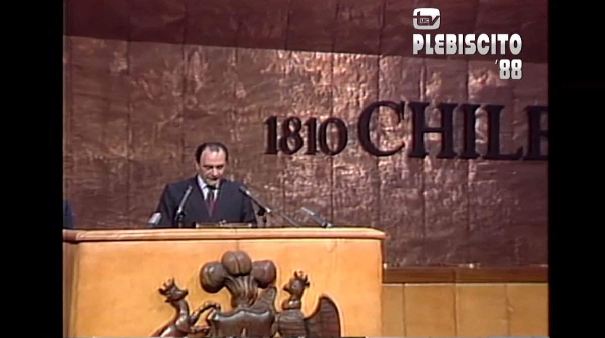 notix_cl's tweet photo. Ahora en nuestro especial del #Plebiscito88, Alberto Cardemil entrega último reporte de mesas constituidas. A nivel nacional el 90,3% están operativas, registrándose las principales demoras en las regiones Metropolitana, Coquimbo y Bi https://t.co/AF16StgIKj https://t.co/yhzPHpHTGh
