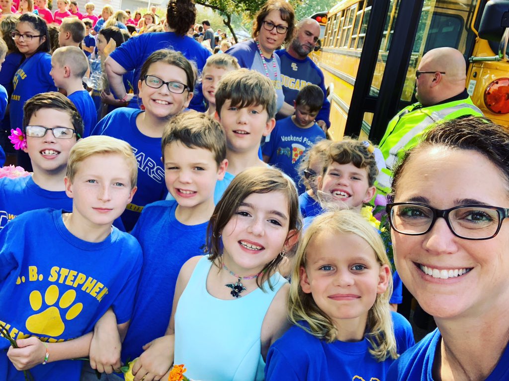 MrsLeininger3's tweet photo. Walking since 1981...#jbsrocks #rileydays https://t.co/VKRVNzhm6p