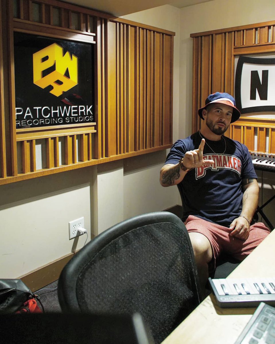 CrackaLack's tweet image. &quot;Keep your eyes on the stars, and your feet on the ground.&quot;

Last night at Patchwerk cookin up. Beat Making video drops next week. S/O @Producergrind for the shirt.

#CrackaLackOnTheTrack