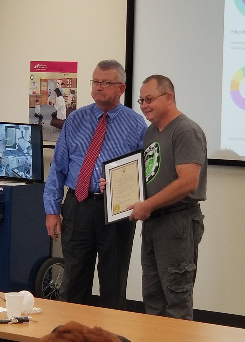 nojilake's tweet image. Congrats Doug Dillion. Great #ManufacturingDay 2018 with #vcsc #ivytechterrehaute #northamericanlighting #workonewest