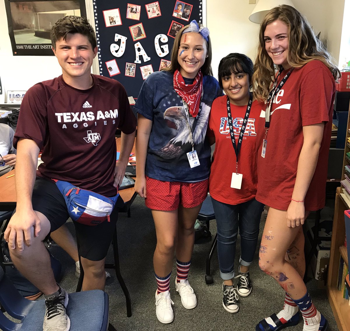 🎶🇱🇷Oh, say can you see...🇱🇷🎶 these awesome Jags dressed patriotically🎶🇺🇸 #BeatIrvingHS <a href="/FlowerMoundHS/">Flower Mound HS</a>