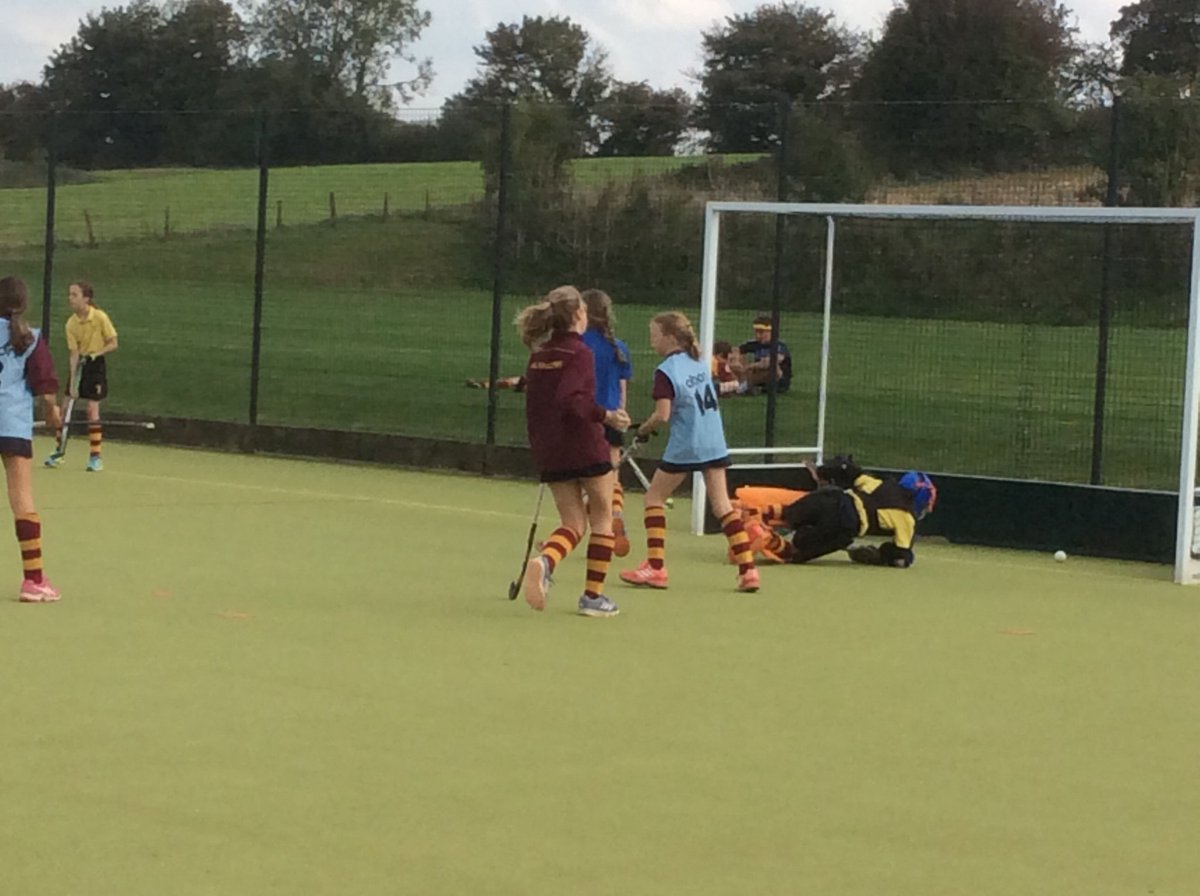 DownsideSport's tweet photo. More pics from a great day of coaching with the hockey girls from @AHPrepSport - this time the delightful Yr 7 & 8 squads. Thanks for having us and we hope to see you again soon. #cultureofdevelopment #attitude #workethic ๐๐ป๐ https://t.co/mcQxOjyALz