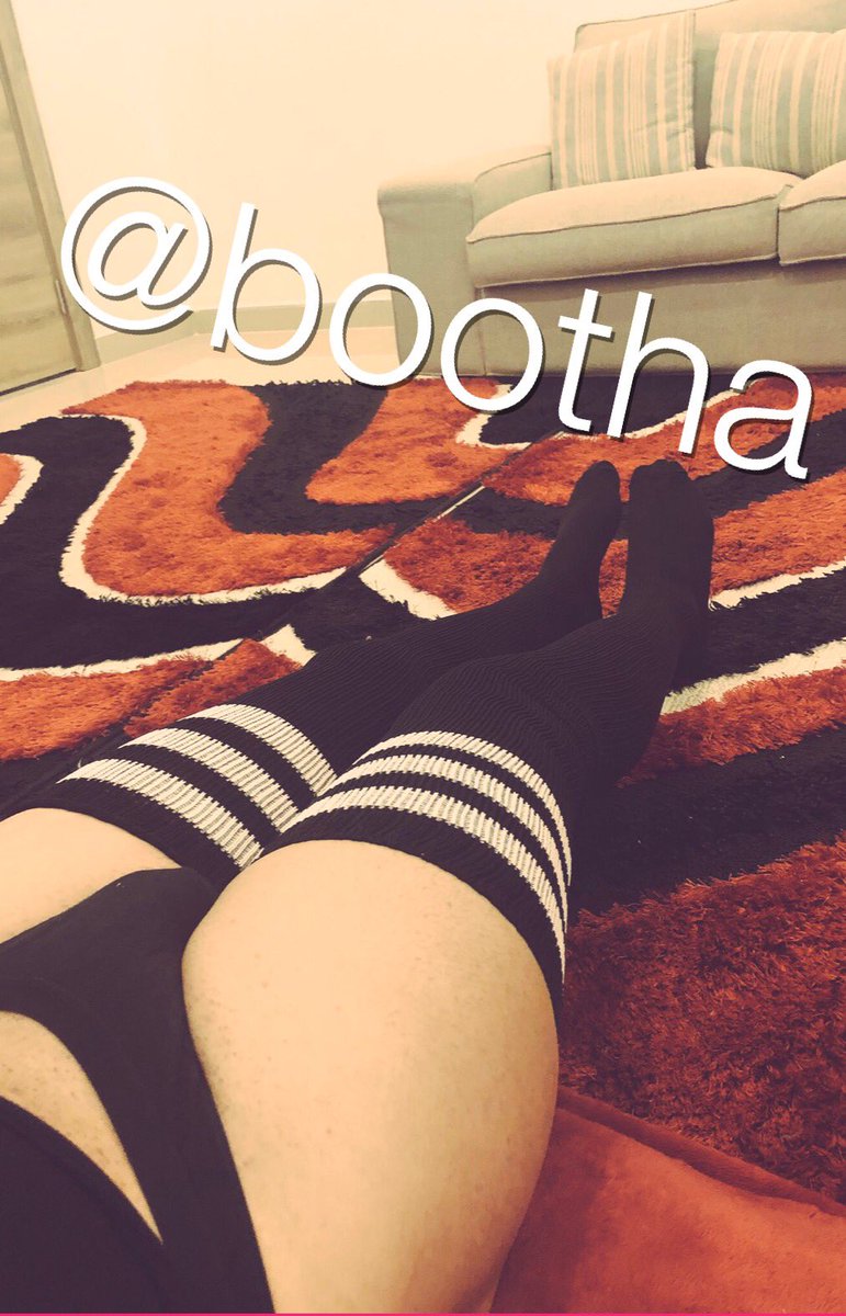 Bootha18's tweet photo. انااا ابي احد يلبس نفسي 💋 https://t.co/GGhZgWenkA