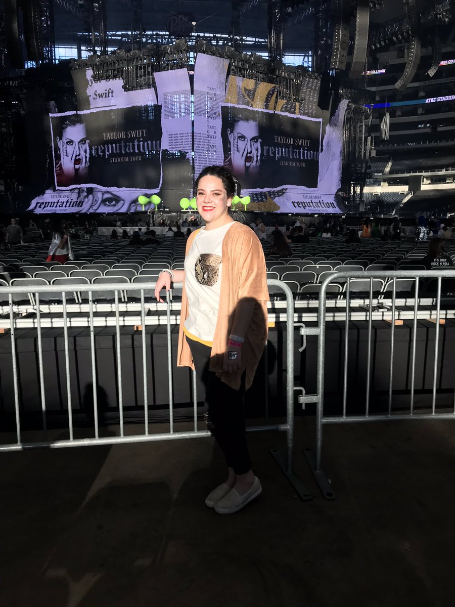 daniexdelicate's tweet image. I&apos;M IN! all the way from Mexico #repTourArlington come find me at sec N row 6 seat 2 @taylornation13 @taylorswift13 #LatinSwiftiesOnRepTour @latinsonreptour 🐍🔥