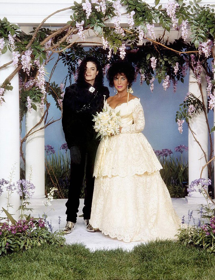 𓅫 Lah 𓅫 いにしえの今日 1991年10月6日 リズ８回目の結婚式 ネバーランド エリザベス テイラーは マイケル邸のネバーランドで歳下のラリー フォーテンスキー氏と挙式 0万ドル 約2億6千万円の費用全額をもったマイケルは 介添人も務めた