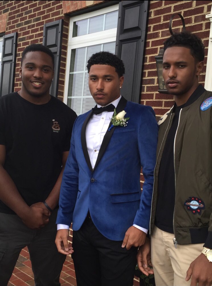 flyy_dom's tweet photo. Last night I lost one of my closest brothers. Tears comin to my eyes as I’m writing this. All I can think about is the memories you, Chaz, &amp; I built these past 10 years &amp; all the times you’ve looked out for me. Thank you brother, I love you. Rest Easy slime 💉 #NortheastFinest https://t.co/X3LYwBEwPe