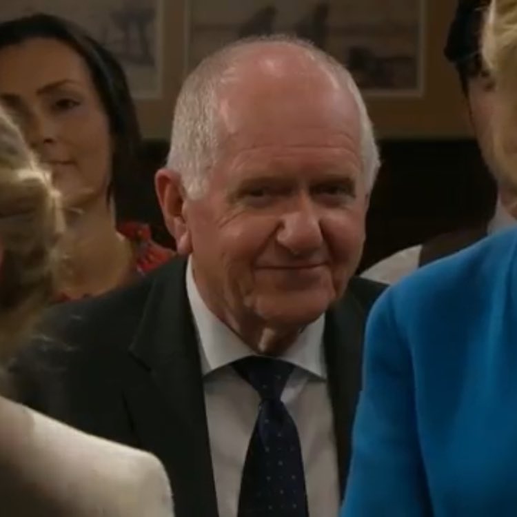 gloriadinglex's tweet photo. ok but dougs little thumbs up to liv after she had finished her speech was so sweet he looked so proud https://t.co/yyliUMVEXf