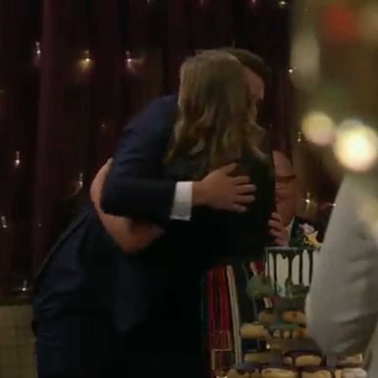 gloriadinglex's tweet photo. ok but dougs little thumbs up to liv after she had finished her speech was so sweet he looked so proud https://t.co/yyliUMVEXf