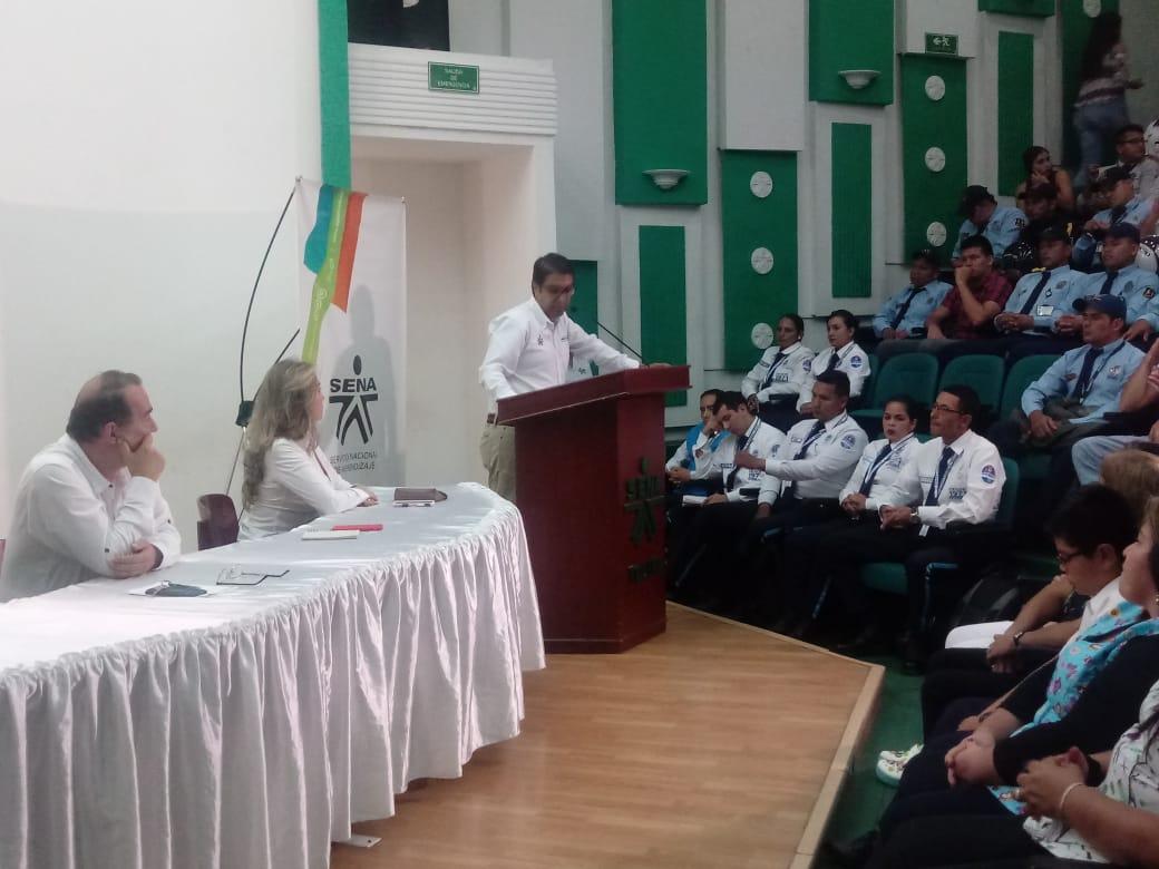 HenryLuna_S's tweet photo. #ConstruyendoPaís | Hoy en #Ibagué 120 colaboradores de #Medicadiz, #ClinicaEsimed, #Adisec, #Aguialarmas #HospitalFedericoLleras #RVCSeguridad certificaron sus competencias en sectores de Servicios a la Salud, Seguridad y Vigilancia Privada, Servicios Personales y Educación. https://t.co/eNFH8zSbcw