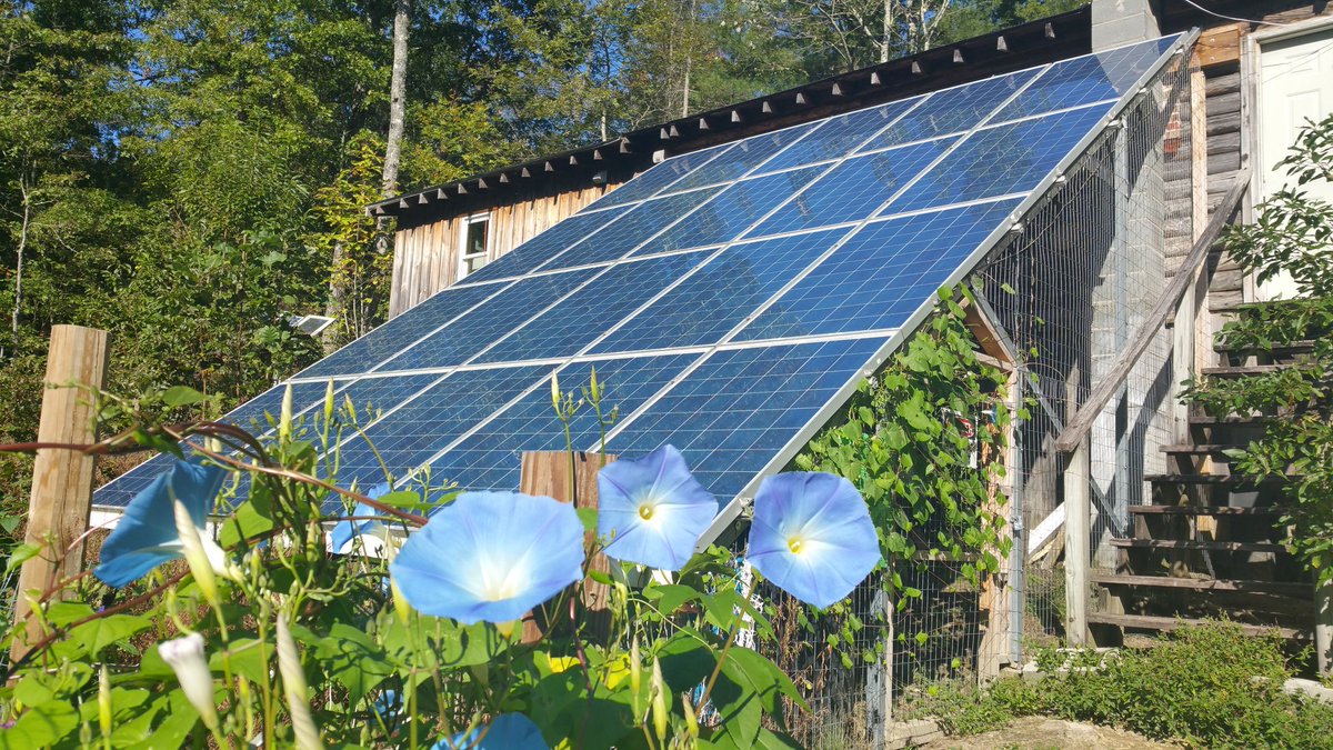 EarthshineStevo's tweet photo. My classroom and @ScienceStevosEV's primary fuel source was producing loads of clean power on this beautiful October day!
Thank you to my students, friends,  interns &amp; @BlackBearSolar for working with us to make this happen for our future decision makers &amp; for our shared planet. https://t.co/CkJBXV3jlf