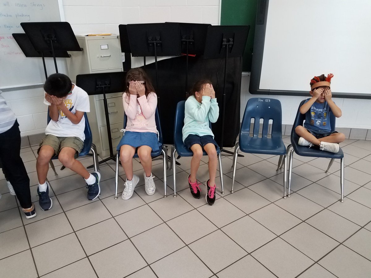 BritatheMs's tweet image. We had a blast trying to figure out "Who is missing?!" at Social Group.  We love our DHH Family! #theCLESway #dhh #deafed #deafeducation #weusesign #elementaryschool #tod #teacherofthedeaf #dhhfamily #lovemyjob #lotsoflaughing