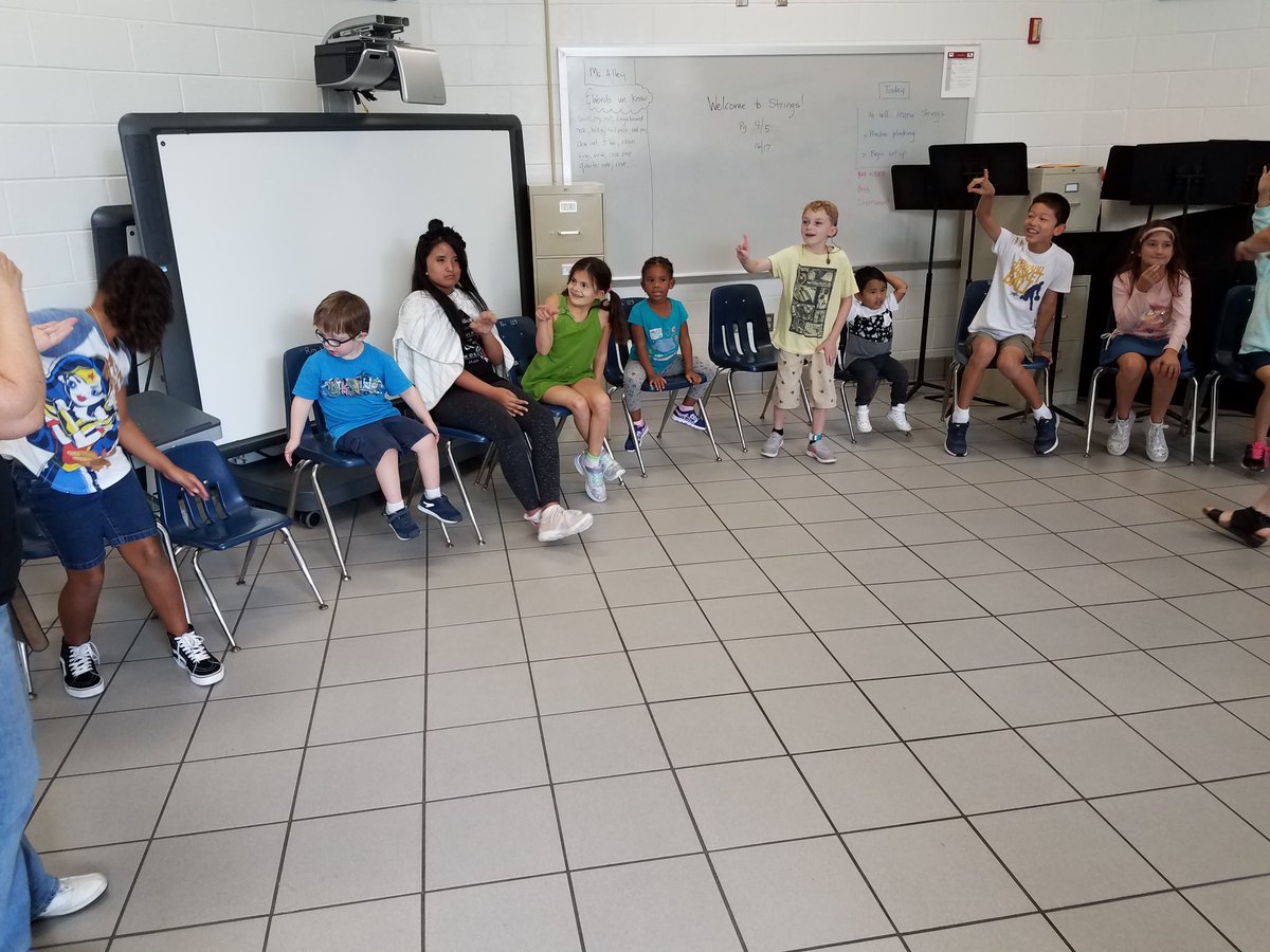 BritatheMs's tweet image. We had a blast trying to figure out "Who is missing?!" at Social Group.  We love our DHH Family! #theCLESway #dhh #deafed #deafeducation #weusesign #elementaryschool #tod #teacherofthedeaf #dhhfamily #lovemyjob #lotsoflaughing