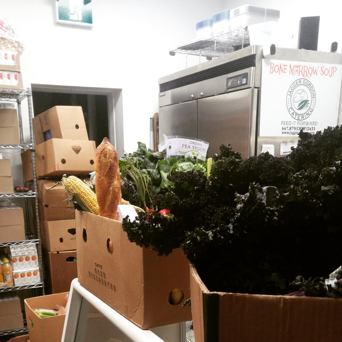 feeditforwardTO's tweet image. Our boxes to feed food-insecure people for Thanksgiving look absolutely AMAZING! 🍖🍠🌽 #HappyThanksgiving