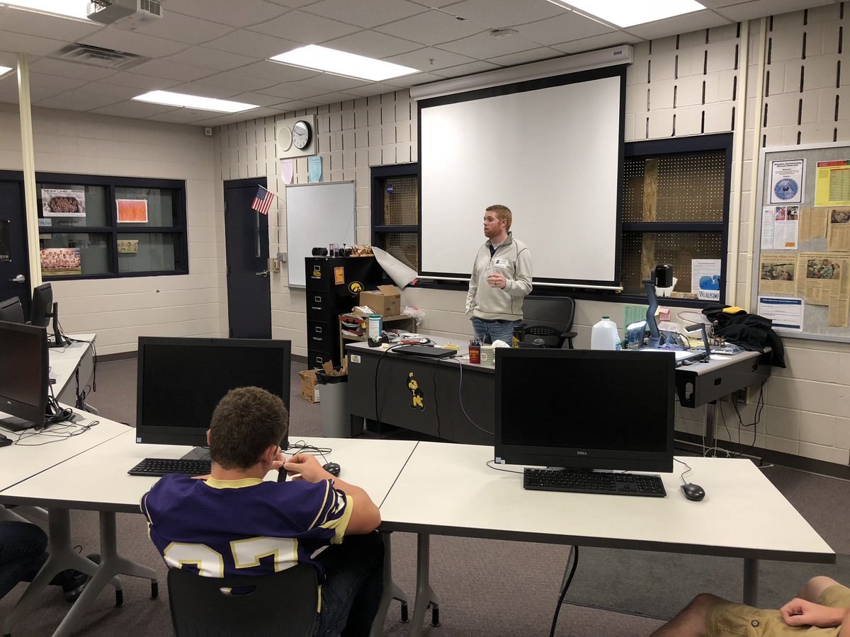WaukeeAPEX's tweet photo. Special thanks to partners @bellbrothersdsm @WaldingerCorp and @TheSohoShop for helping APEX and WHS Tech Ed students learn more about opportunities in the construction field for #ConstructionWeek18. #APEXFamily https://t.co/q1ufTGHhi5