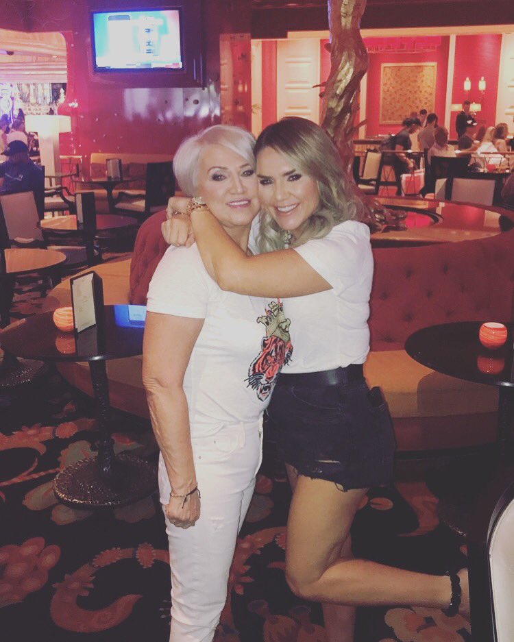 When one goes to war we all go to war 🍀🇮🇪<a href="/TheNotoriousMMA/">Conor McGregor</a>