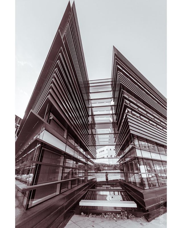 Howard_S's tweet photo. Big Data Institute 4
University of Oxford Old Road Campus, Headington, Oxford.
Taken on the Oxford Flickr Photowalk 4/10/18.
#architecture #BigDataInstitute #detail #duotone #Headington #OldRoadcampus #OxfordUniversity #Oxfordshire #UniversityofOxford https://t.co/x9bBLT8yJX https://t.co/HgswIIP6ar